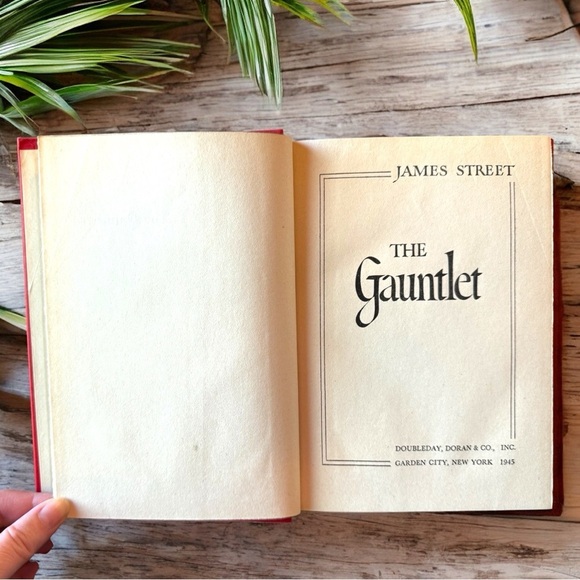 VINTAGE 1945 The Gauntlet by James Street - Hardcover Book - Historical Fiction - Picture 6 of 8